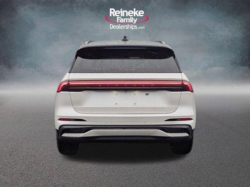 White Platinum Clearcoat Metallic 2026 Lincoln Nautilus Reserve