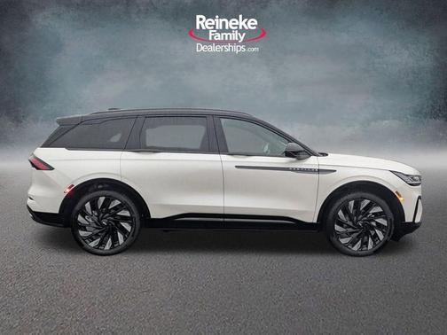 White Platinum Clearcoat Metallic 2026 Lincoln Nautilus Reserve