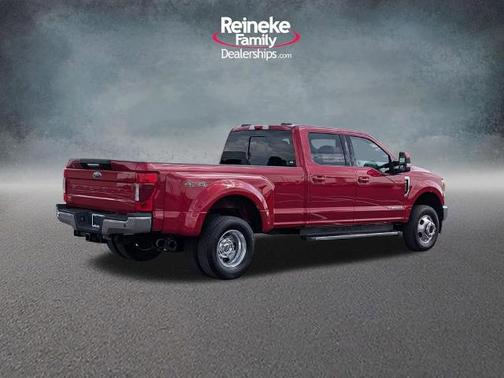 RAPID RED 2022 Ford F-350 LARIAT SUPER DUTY