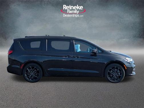 2021 Chrysler Pacifica Touring-L