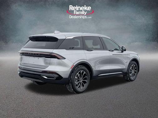 Silver Radiance Metallic 2026 Lincoln Nautilus Premiere