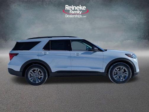 Space White Metallic 2026 Ford Explorer Active