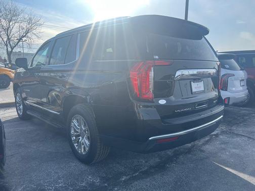 2023 GMC Yukon SLT