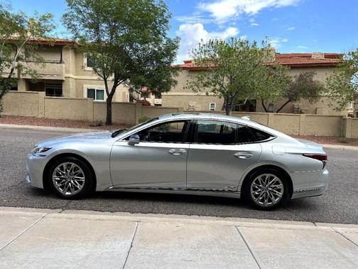 Photo 4 of 83 of 2018 Lexus LS 500h Base