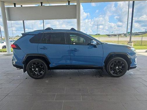 2022 Toyota RAV4 Hybrid SE