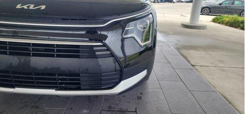 Aurora Black 2024 Kia Niro LX
