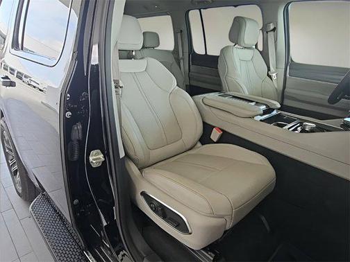 2024 Jeep Wagoneer Series II 4x2