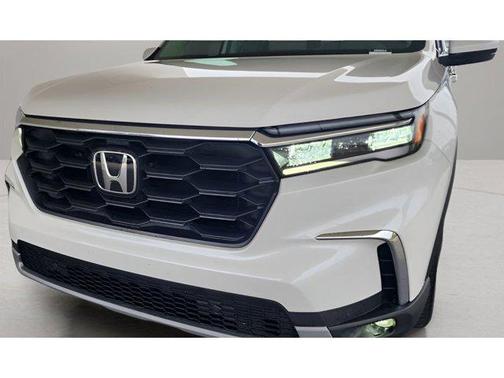 White 2025 Honda Pilot EX-L
