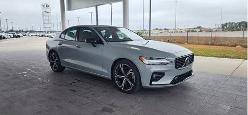 2024 Volvo S60 B5 Core Dark Theme