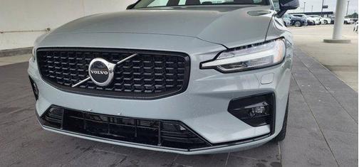 2024 Volvo S60 B5 Core Dark Theme