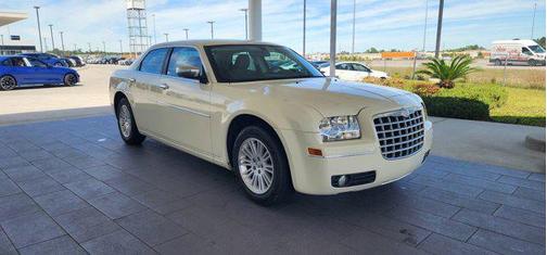 Cool Vanilla 2010 Chrysler 300 Touring