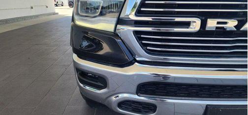 Diamond Black Crystal Pearlcoat 2022 RAM 1500 Laramie