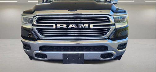 Diamond Black Crystal Pearlcoat 2022 RAM 1500 Laramie