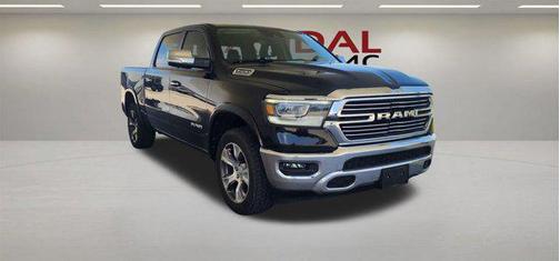 Diamond Black Crystal Pearlcoat 2022 RAM 1500 Laramie