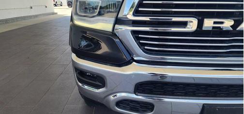 Diamond Black Crystal Pearlcoat 2022 RAM 1500 Laramie