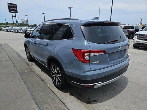 2022 Honda Pilot Touring 8-Passenger