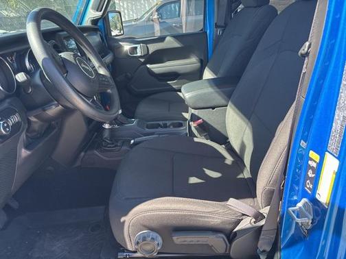 2022 Jeep Gladiator Sport