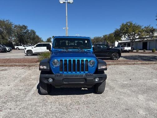 2022 Jeep Gladiator Sport