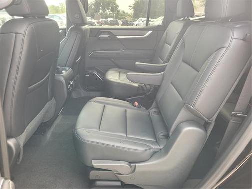 2026 GMC Acadia FWD Elevation