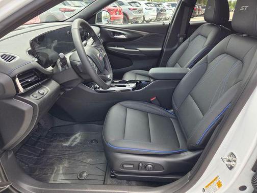 Summit White 2026 Buick Envista Sport Touring FWD
