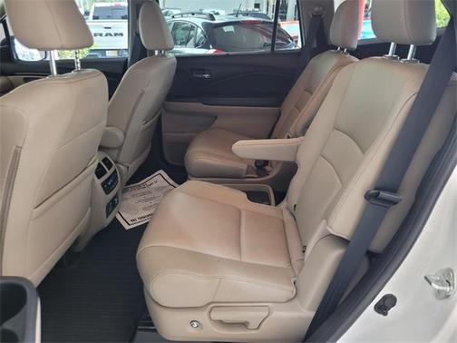 2022 Honda Pilot Touring 8-Passenger