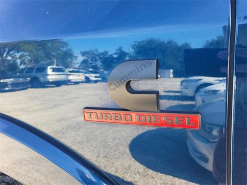 2020 RAM 2500 Laramie Crew Cab 4X4 6'4' Box