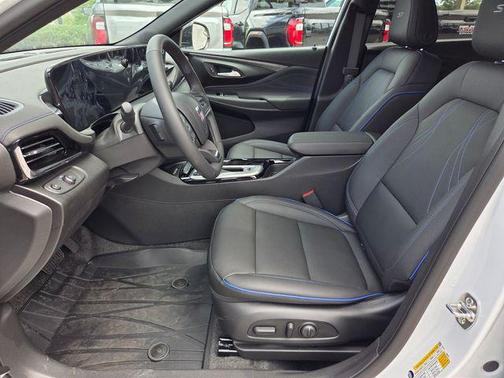 Summit White 2026 Buick Envista Sport Touring FWD