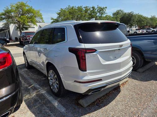 Crystal White Tricoat 2021 Cadillac XT6 Premium Luxury FWD