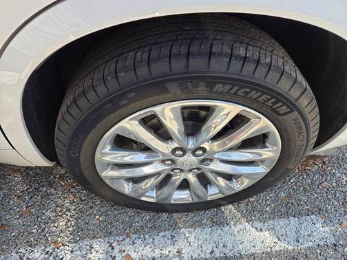 Crystal White Tricoat 2021 Cadillac XT6 Premium Luxury FWD