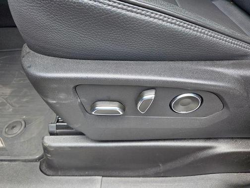 Sterling Metallic 2024 GMC Yukon Denali