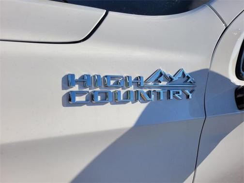 2023 Chevrolet Suburban 4WD High Country