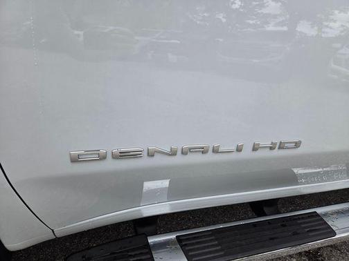 Glacier White Tricoat 2026 GMC Sierra 2500 Denali