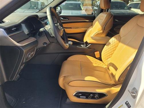 2023 Jeep Grand Cherokee L Summit