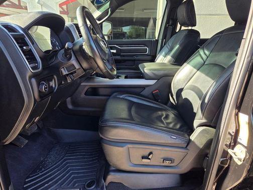 Diamond Black Crystal Pearlcoat 2024 RAM 2500 Big Horn Crew Cab 4x4 6'4' Box