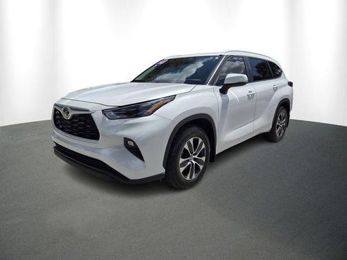 Wind Chill Pearl 2023 Toyota Highlander XLE