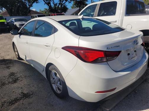2015 Hyundai ELANTRA SE