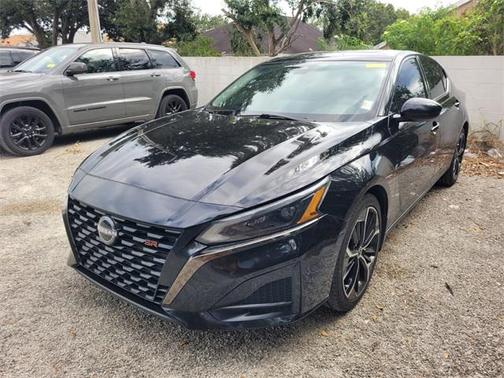 2023 Nissan Altima SR FWD