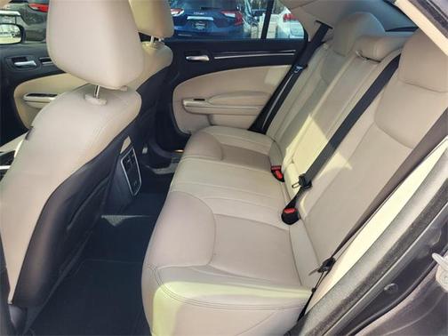 2023 Chrysler 300 Touring