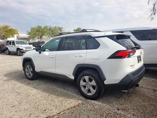 2022 Toyota RAV4 Hybrid SE