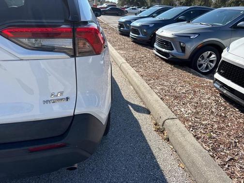 2022 Toyota RAV4 Hybrid SE