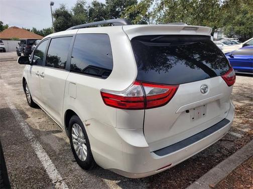 2016 Toyota Sienna XLE