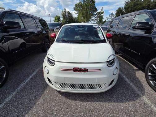 Glacier White 2024 FIAT 500e INSPI(RED) FWD