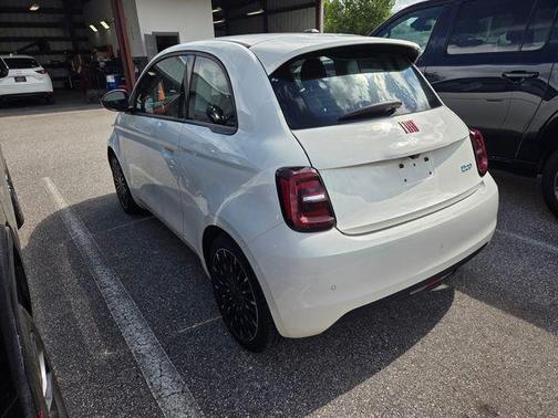 Glacier White 2024 FIAT 500e INSPI(RED) FWD