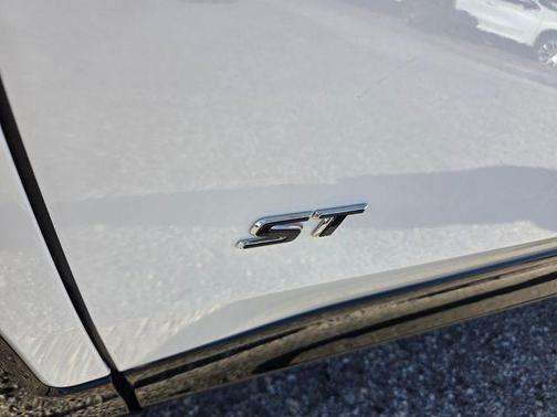 Summit White 2026 Buick Envista Sport Touring FWD