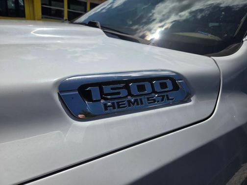 Bright White Clearcoat 2019 RAM 1500 Big Horn