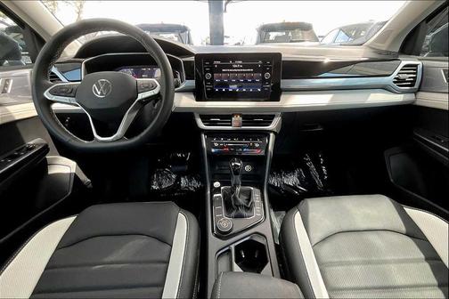 2025 Volkswagen Taos 1.5T SEL
