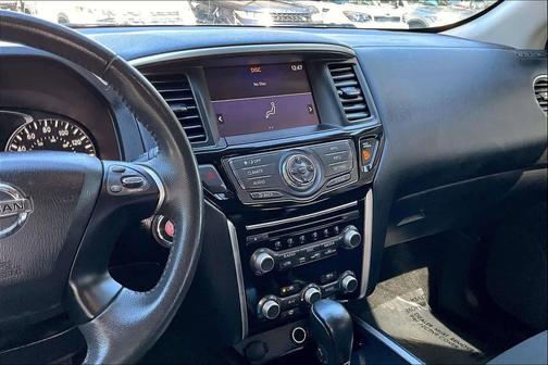 2017 Nissan Pathfinder SV