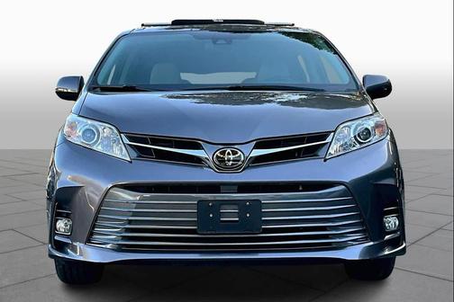 2020 Toyota Sienna XLE