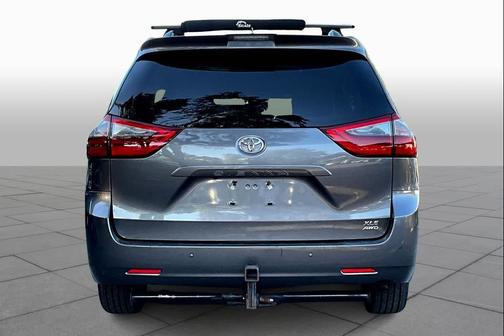 2020 Toyota Sienna XLE