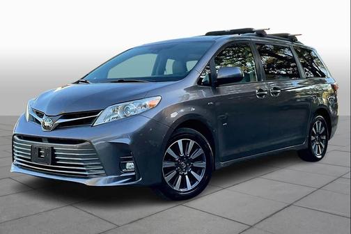 2020 Toyota Sienna XLE